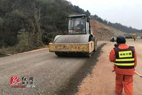 水府大道二期进行水稳层施工,朝着农历年底通车的目标冲刺